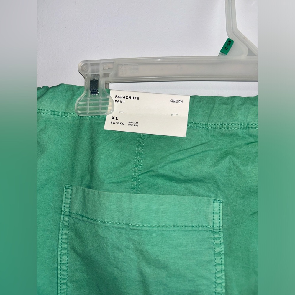 Brand new green adjustable parachute pants(XL)
